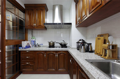 中式裝修風格廚房櫥柜裝飾效果圖 五金交電的巧妙融合